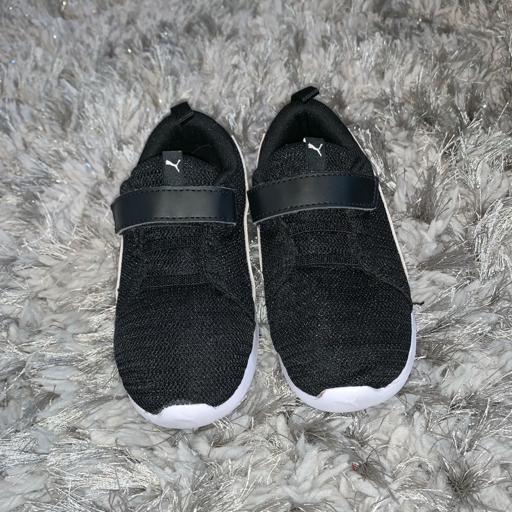 Puma tennis shoes